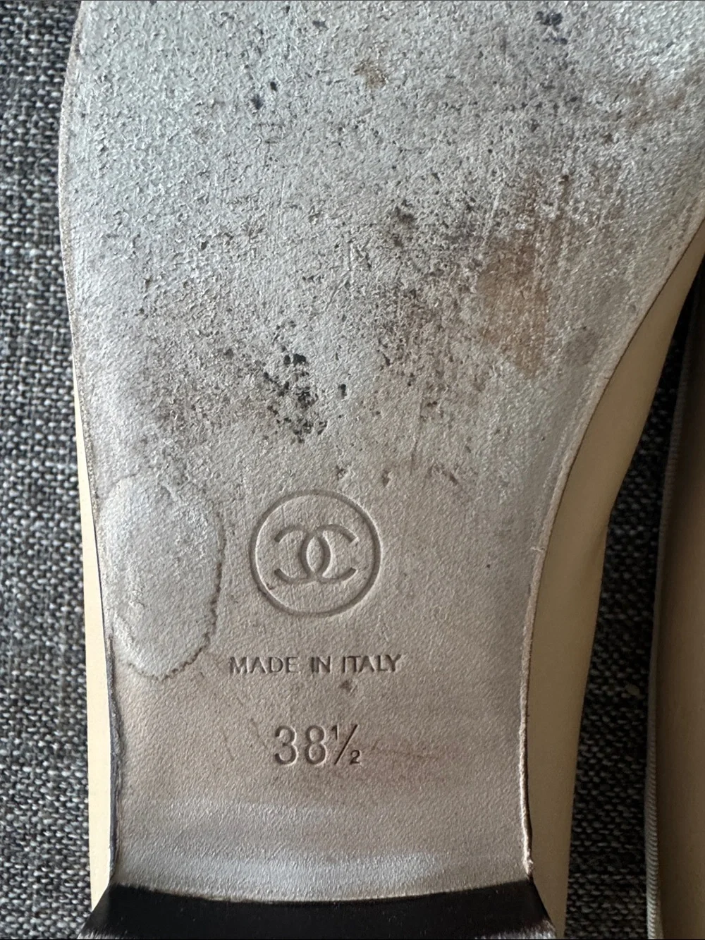 CHANEL Beige and Black Cap-Toe Leather Ballet Flats
